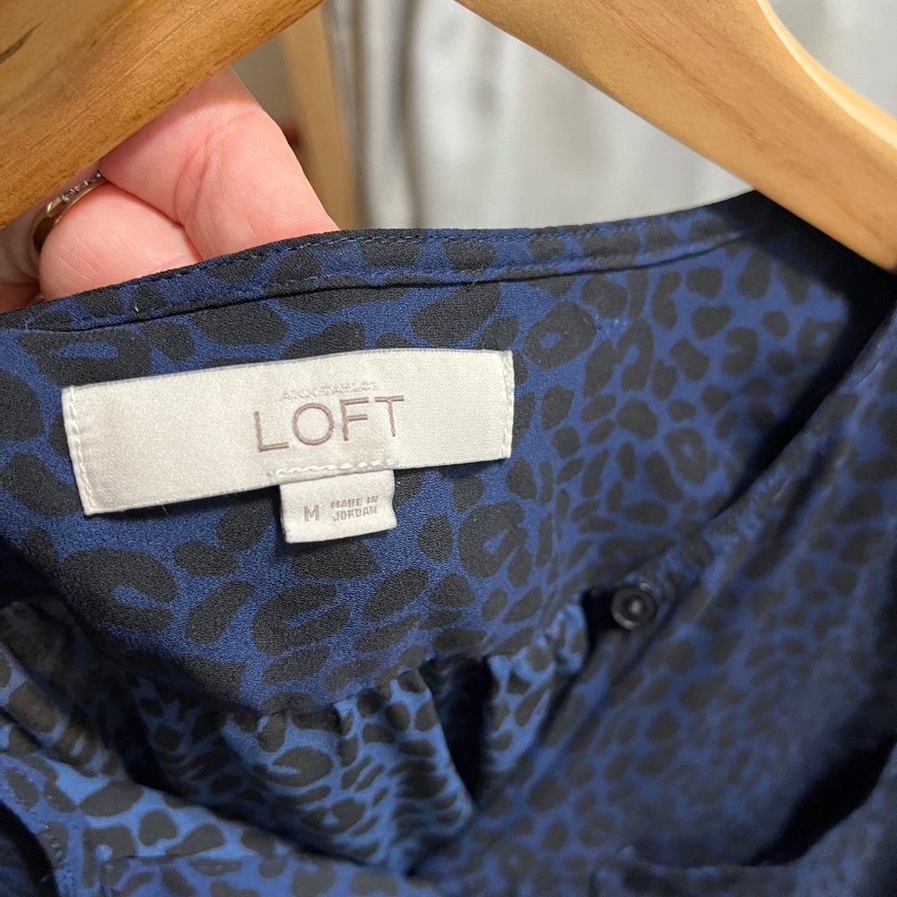 LOFT Navy Leopard Print Blouse – Long Sleeve – Size Medium 🖤 🐆 💙 - Picture 8 of 10